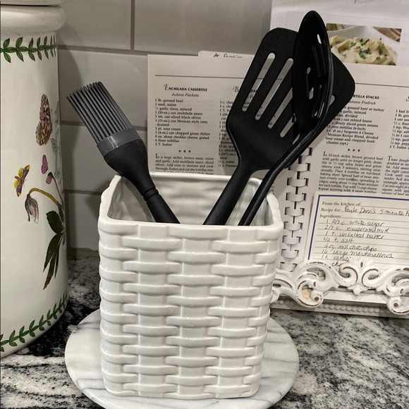 Fitz and Floyd Other - Fitz & Floyd Vintage Ceramic White Woven Utensil Holder!